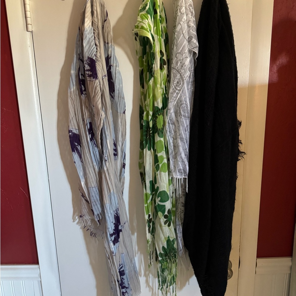 Elegant Multicolor Scarf Set